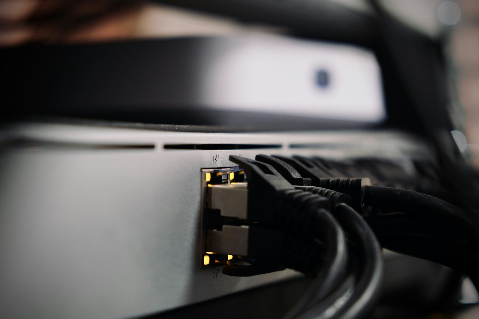 HDBaseT là gì? So sánh với AV over IP, nên chọn công nghệ nào?